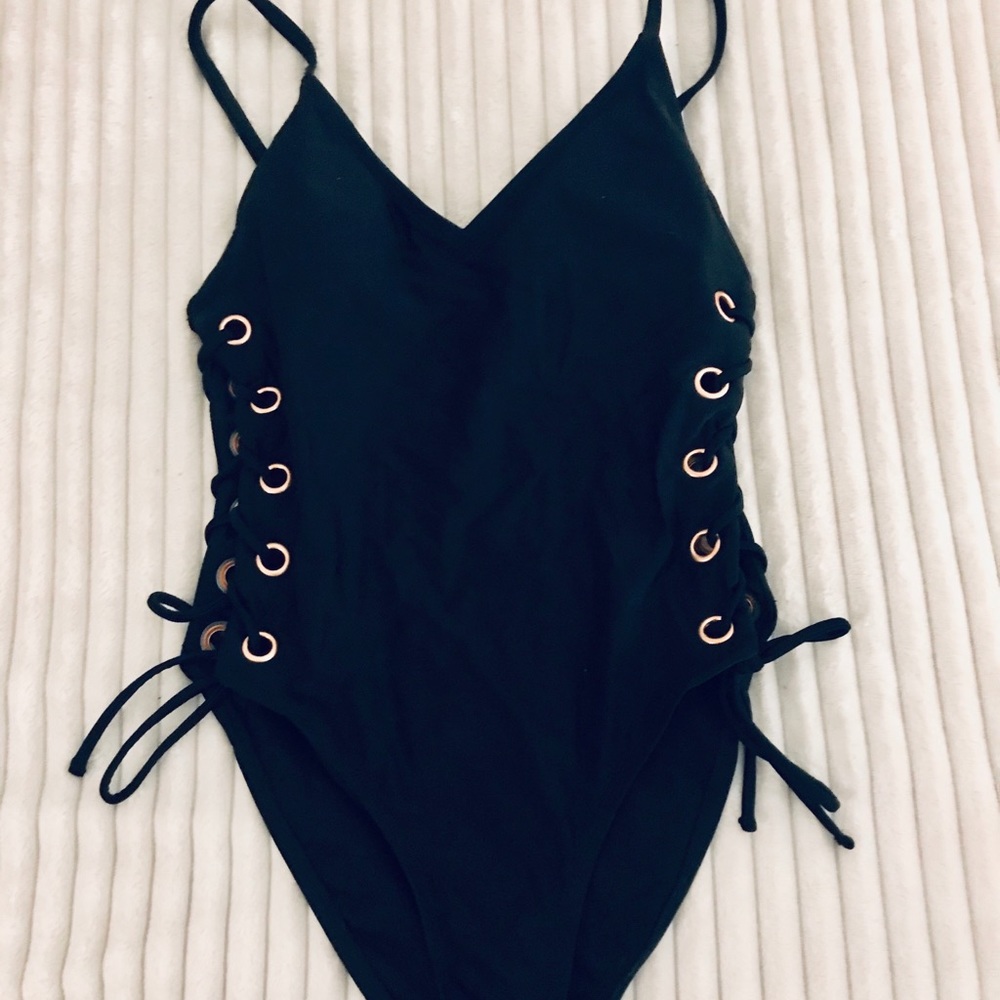 SEXY XHILARATION SWIMSUIT W GOLD DETAILING